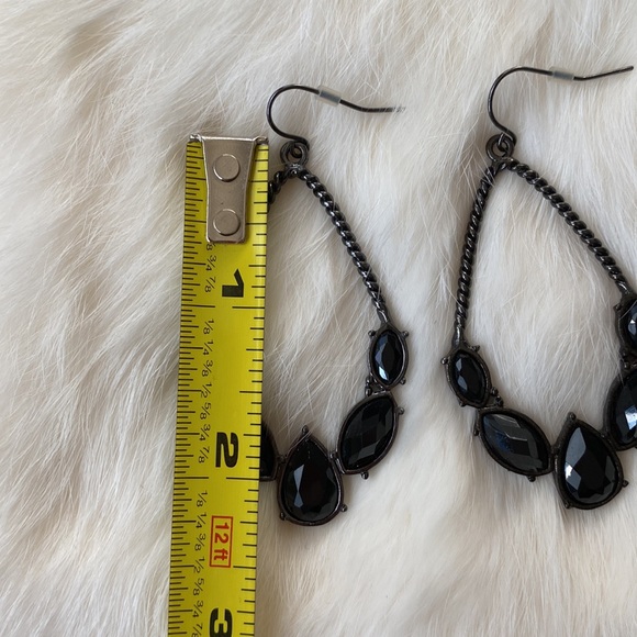 NWOT Black dangling earrings - Picture 5 of 5